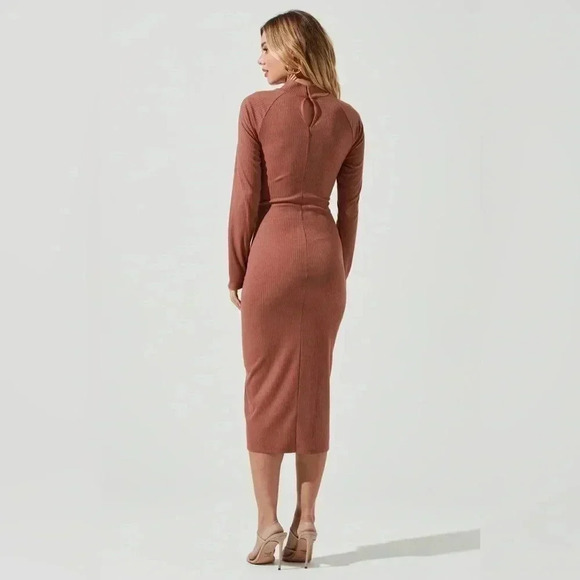 NWT ASTR THE LABEL LONG SLEEVE TWIST BUST MIDI DRESS - Picture 4 of 4